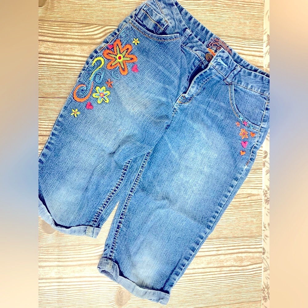Juniors Jean shorts with embroidered flowers size 16.
